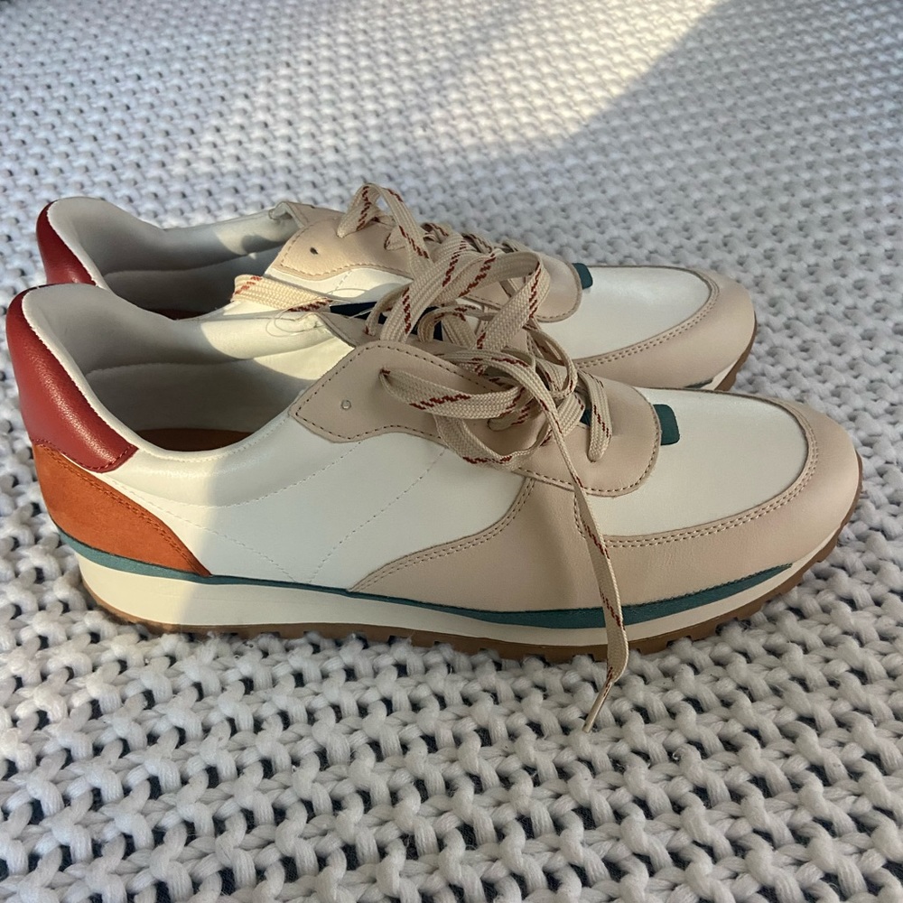 NWT universal thread Maria Women’s sneakers NEW IN BOX Size 12